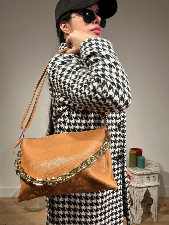 Bolso Abatanado Cadena CHESSAN Camel HEVE