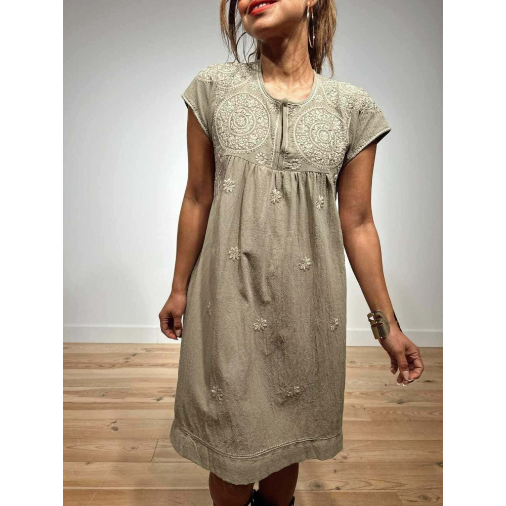 Vestido Rústico Bordado AMISHA Khaki HEVE