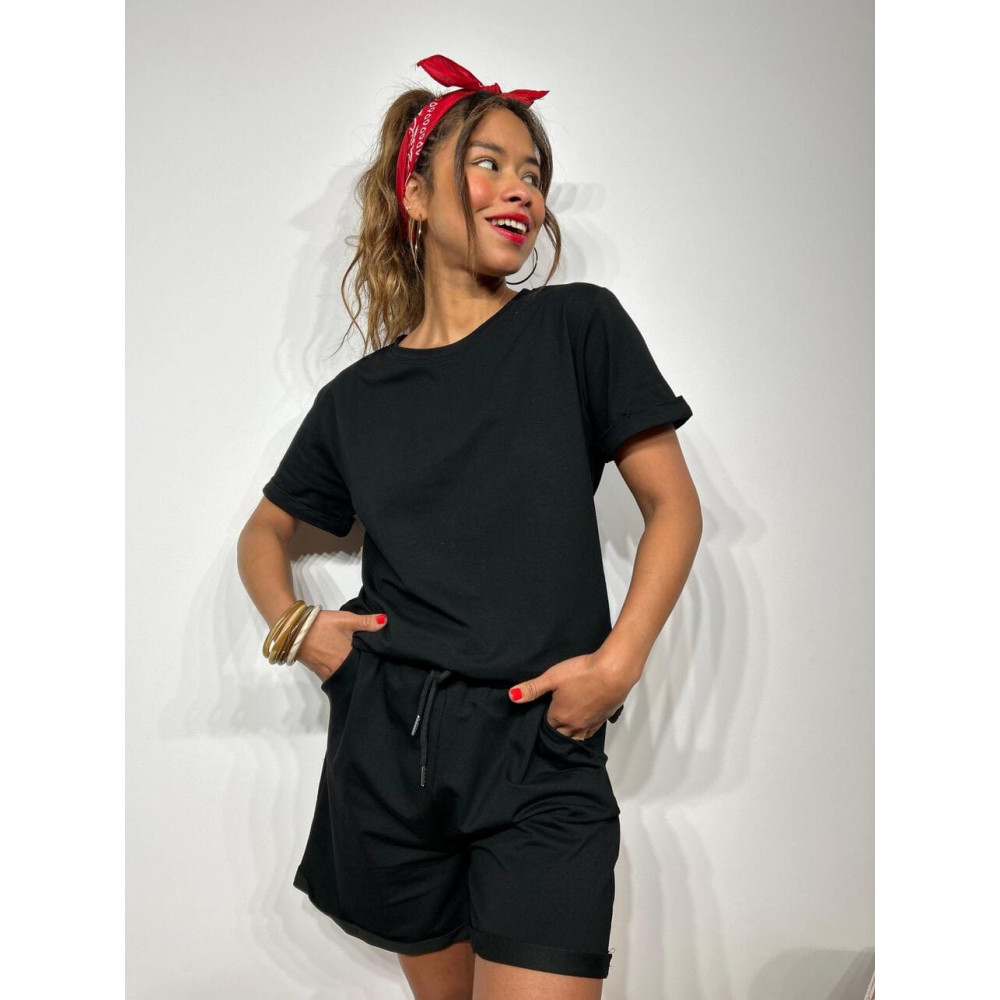 Conjunto Sporty Camiseta y Short INSIDEN Negro HEVE Conjunto Sporty Camiseta y Short INSIDEN Negro HEVE