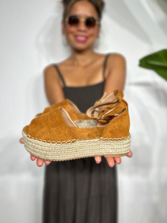 Sandalia Pulsera y Plataforma MENYALA Camel HEVE
