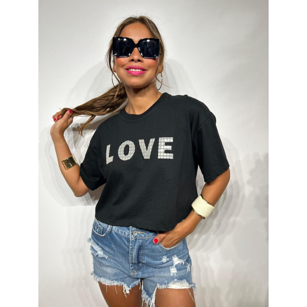 Camiseta Cropped Mensaje LOVE Negro/Blanco HEVE Camiseta Cropped Mensaje LOVE Negro/Blanco HEVE