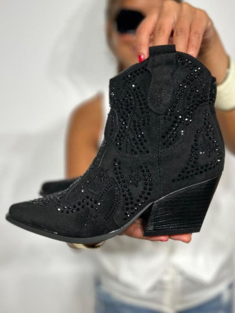 Botín Campero Tachas DELTROY Negro HEVE