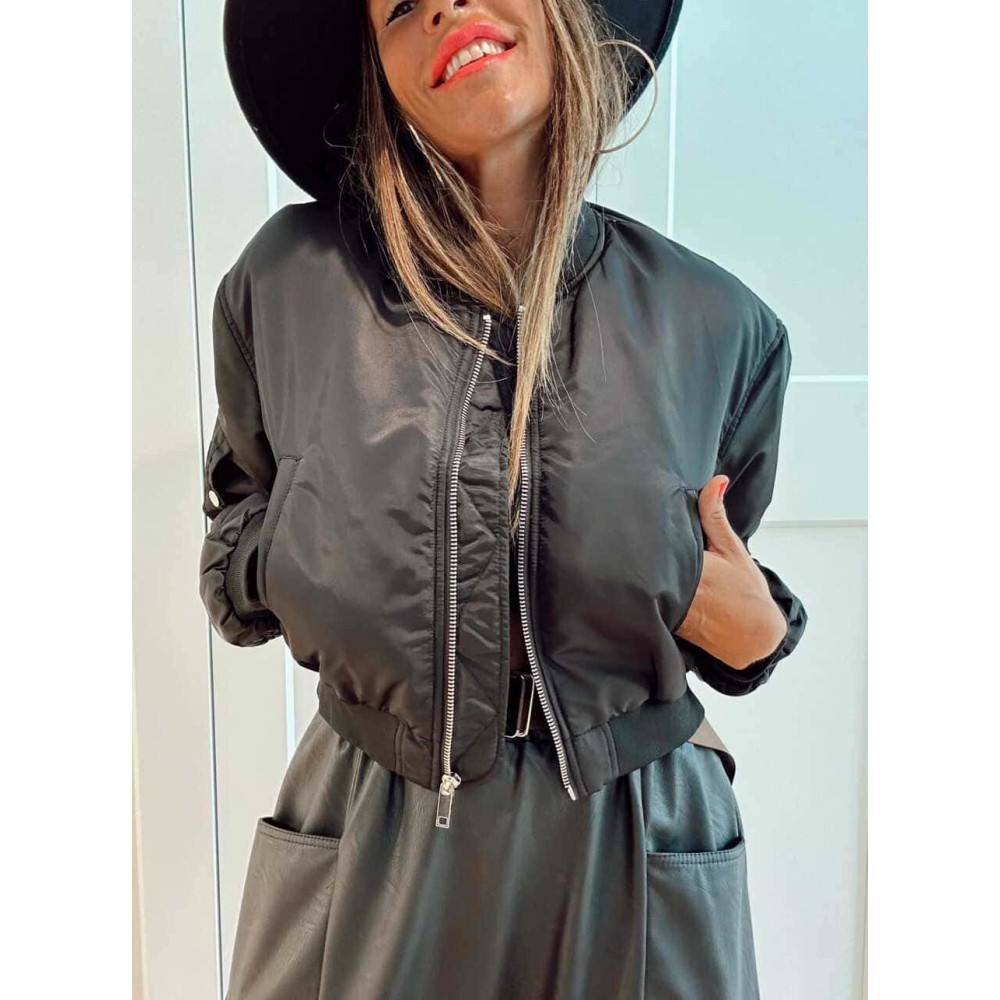 Bomber Cropped Nylon NAPZER Negro HEVE