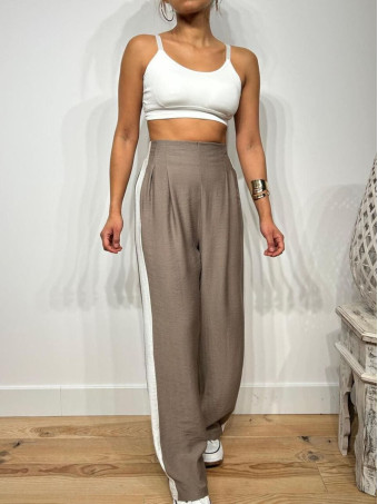Pantalón Pinzas Franja Lateral FAREWELL Taupe HEVE