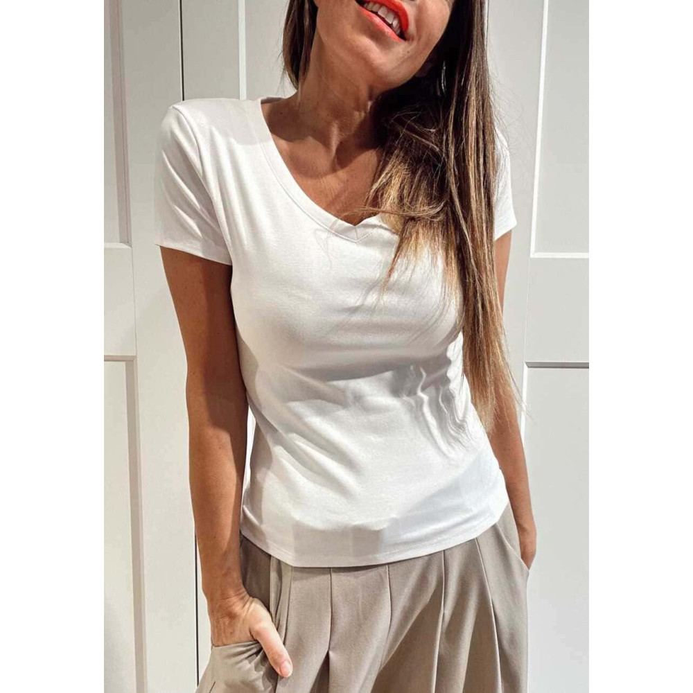 Camiseta Básica Escote Pico OLVYN Blanco HEVE Camiseta Básica Escote Pico OLVYN Blanco HEVE