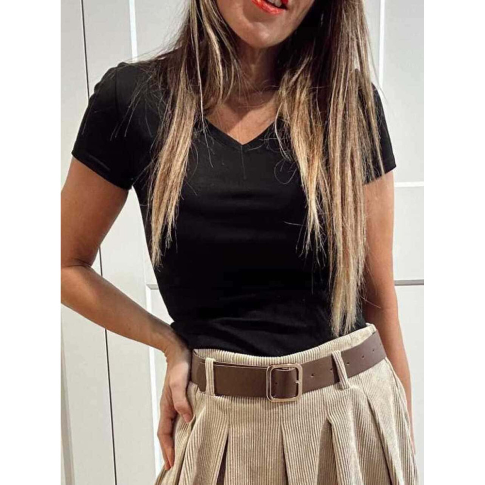 Camiseta Básica Escote Pico OLVYN Negro HEVE Camiseta Básica Escote Pico OLVYN Negro HEVE