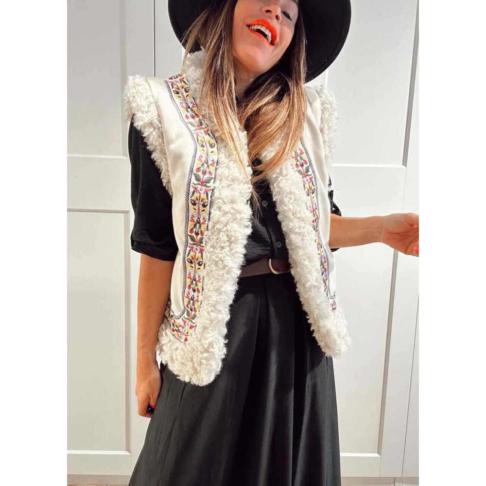 Chaleco Borreguito Bordado Floral IOLANTHE HEVE