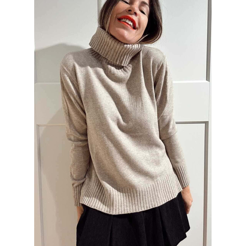 Jersey Básico Cuello Vuelto HALLENITTA Taupe HEVE