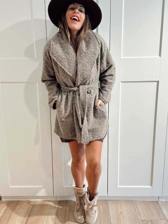 Abrigo Soft Maxi-Solapa JARLEEN Taupe HEVE