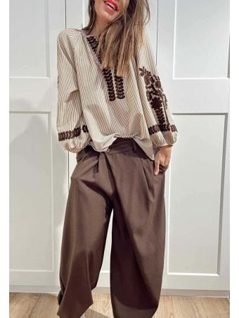 Blusa Abullonada Rayas y Bordados HAZEL Marrón HEVE