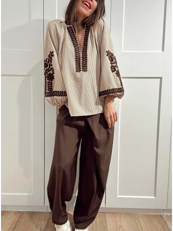 Blusa Abullonada Rayas y Bordados HAZEL Marrón HEVE