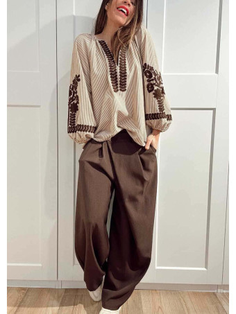 Blusa Abullonada Rayas y Bordados HAZEL Marrón HEVE