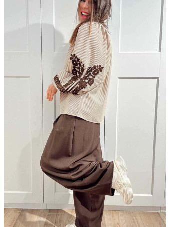 Blusa Abullonada Rayas y Bordados HAZEL Marrón HEVE
