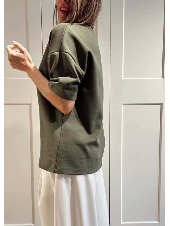 Camiseta Mensaje Bordado JUST KISS ME Verde Militar HEVE