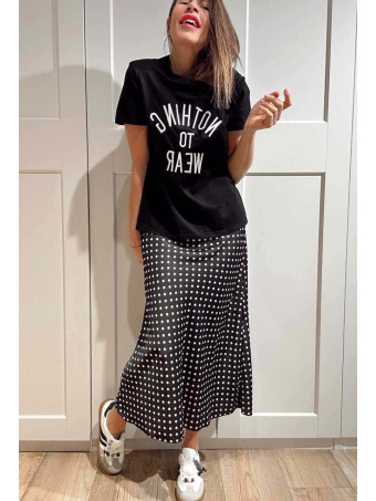 Camiseta Mensaje Bordado NOTHING TO WEAR Negro HEVE