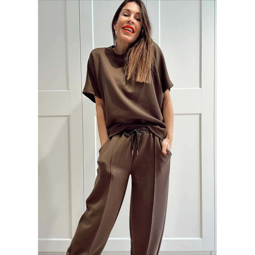 Conjunto Modal Camiseta y Pantalón KYLERAN Marrón HEVE