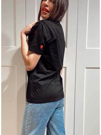 Camiseta Regular Fit Corazones Bordados LOVAK Negro HEVE