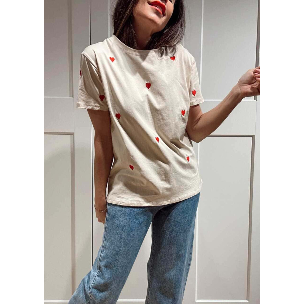 Camiseta Regular Fit Corazones Bordados LOVAK Beige HEVE