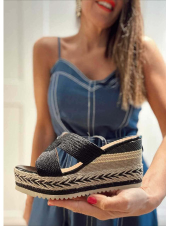 Sandalia Cruzada con Cuña y Plataforma KALAMEA Negro HEVE