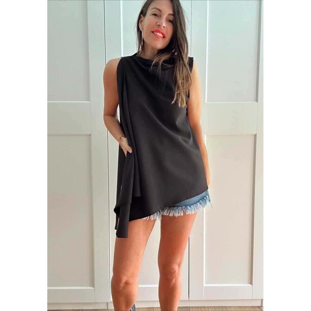 Capa Asimétrica MILOVA Negro HEVE
