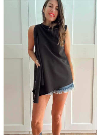 Capa Asimétrica MILOVA Negro HEVE