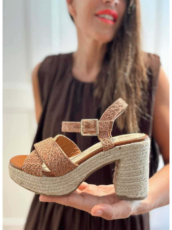Sandalia Rafia con Tacón y Plataforma NARENZA Camel HEVE