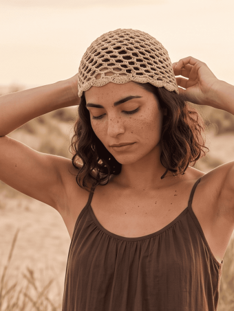 Gorro Crochet Festoneado AMALFI Taupe HEVE