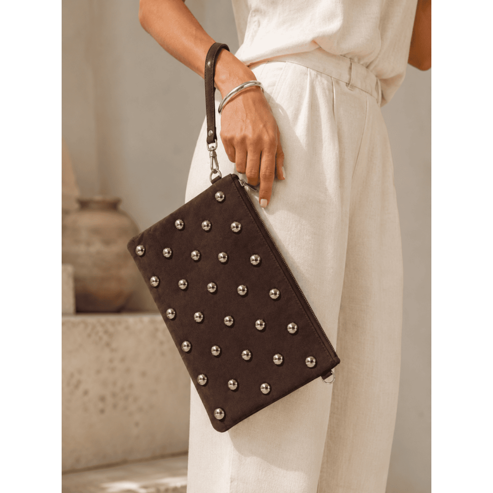 Bolso Efecto Ante Tachas SIDNEY Chocolate HEVE