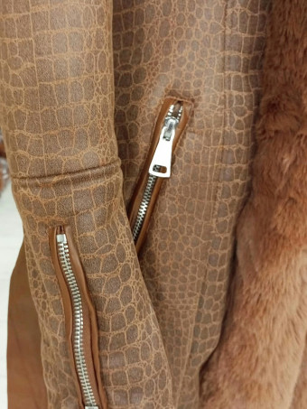 Abrigo Forrado Efecto Reptil NOREVA Camel HEVE